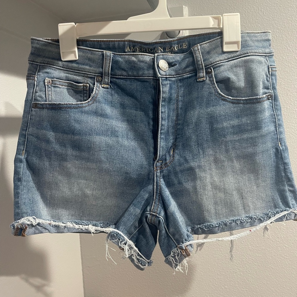 American Eagle Outfitters Light Wash Denim Frayed Hem Shorts